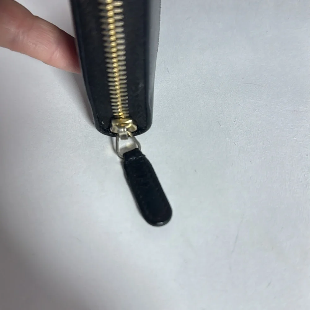 AUTHENTIC BLACK LEATHER CHANEL ZIPPY WALLET